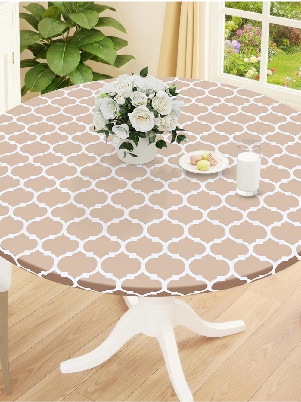 Fitted Vinyl Round Tablecloth — 25”-30”